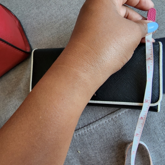 Authentic Prada sling wallet good condition - Picture 4 of 16